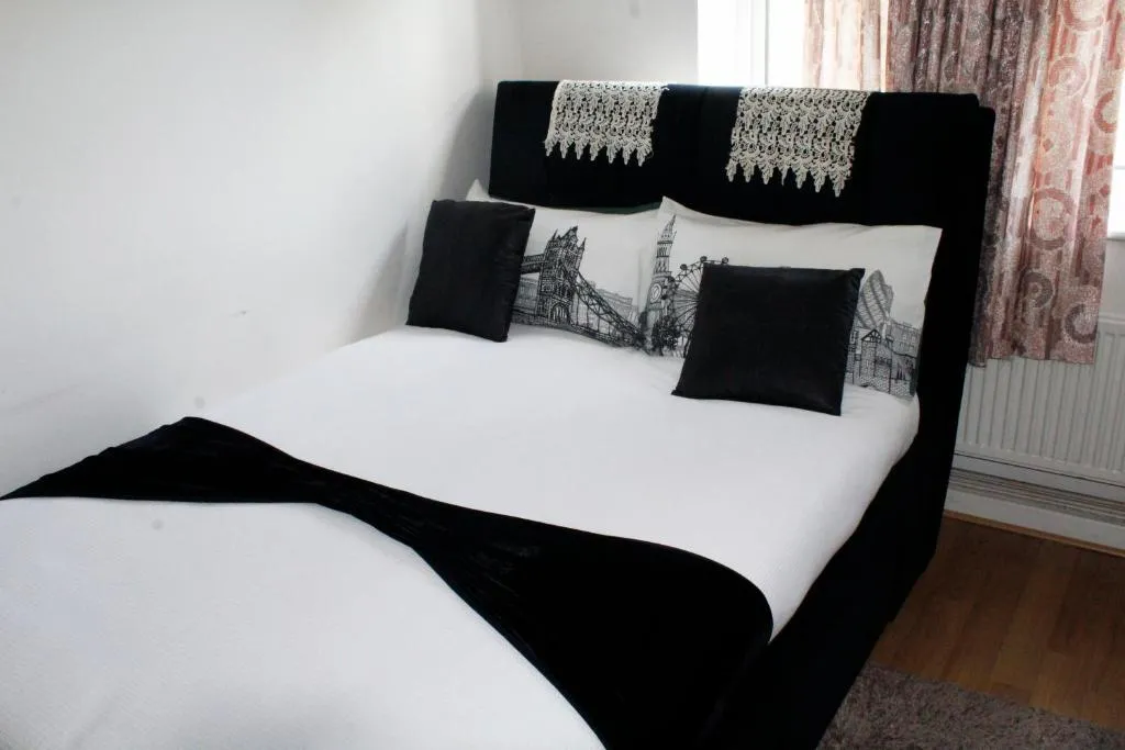 Image 1 of Central London rooms close to Portobello road and Nottinghill Gate