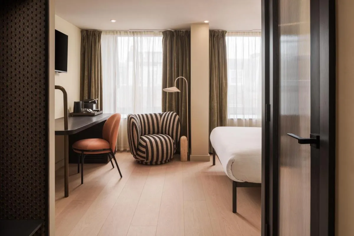 Image 3 of Central Park Hotel