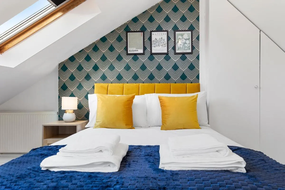 Image 2 of Central & Modern 1 Bed Apartment – 3min to Train Station & Sleeps 4 – The Holloway Suite