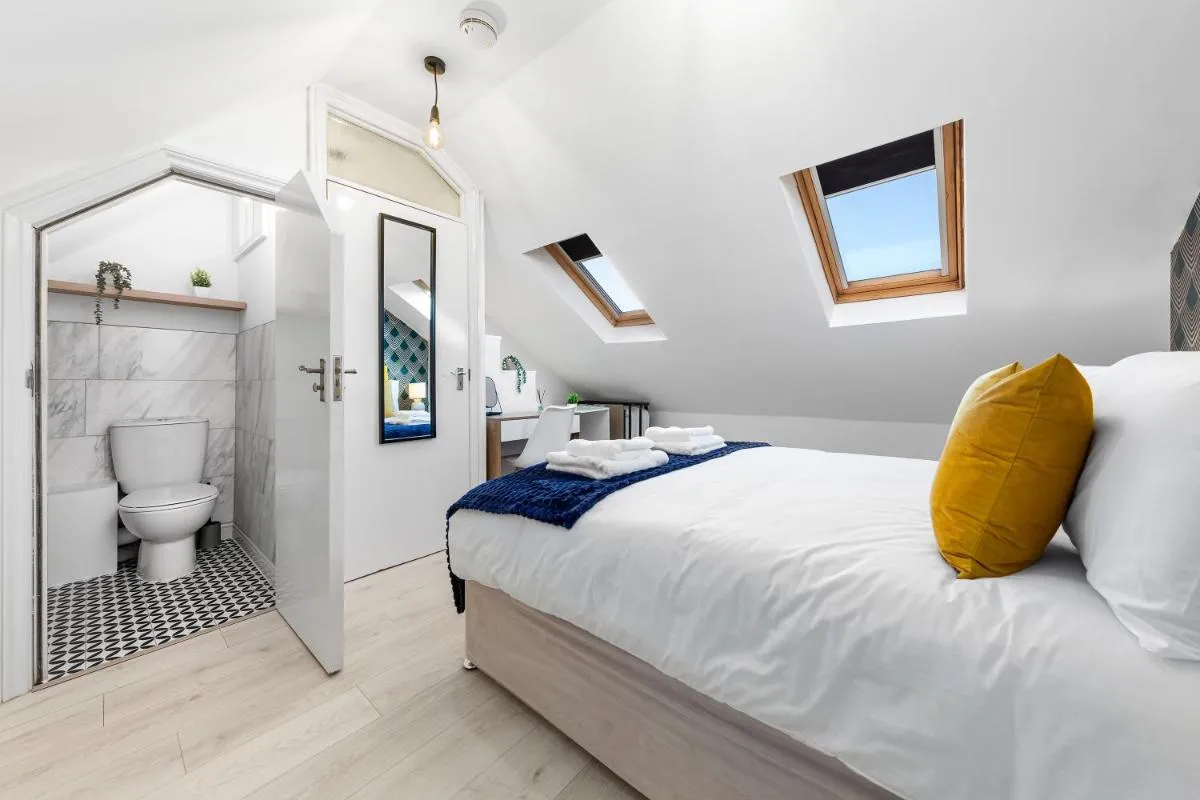 Image 3 of Central & Modern 1 Bed Apartment – 3min to Train Station & Sleeps 4 – The Holloway Suite