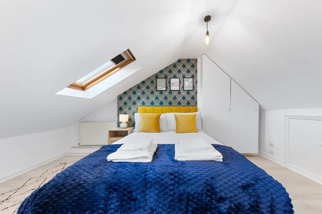 Central & Modern 1 Bed Apartment – 3min to Train Station & Sleeps 4 – The Holloway Suite