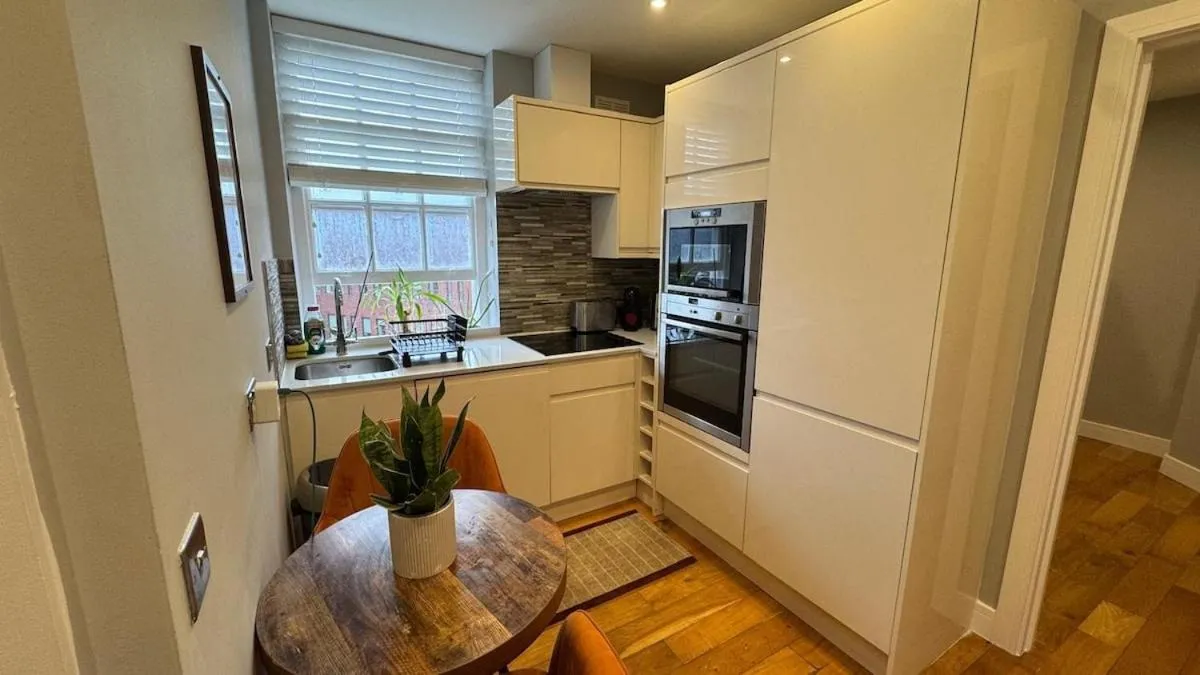 Image 3 of Central apartment