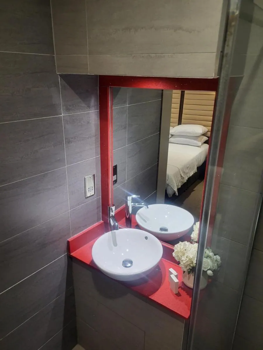 Image 4 of Central boutique room for two 105