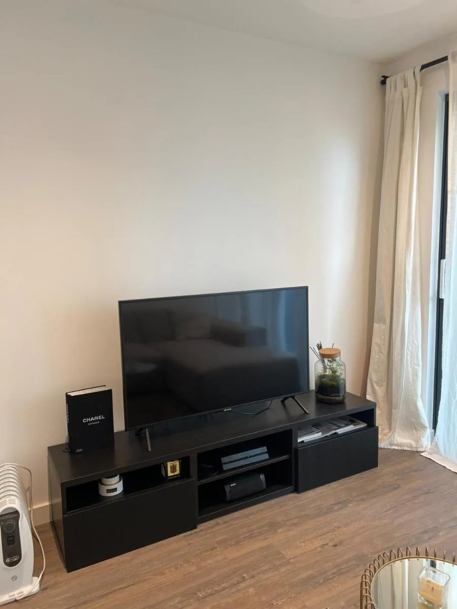 Image 4 of Central modern flat 2 minute walk to station
