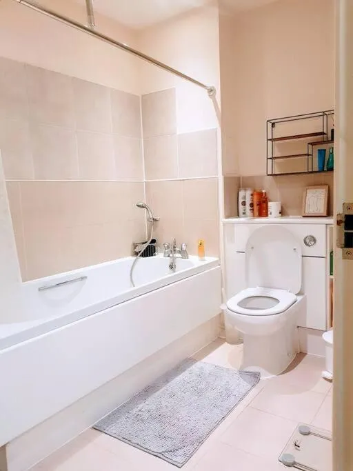 Image 5 of Central spacious and secure with a double bed
