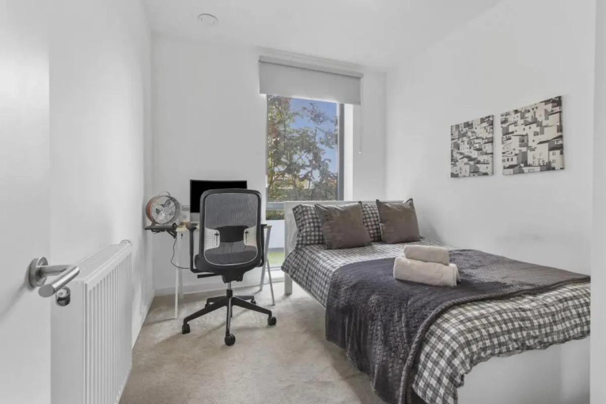 Image 3 of Centrally Located – Modern – 2Bed – 2Bath Apartment