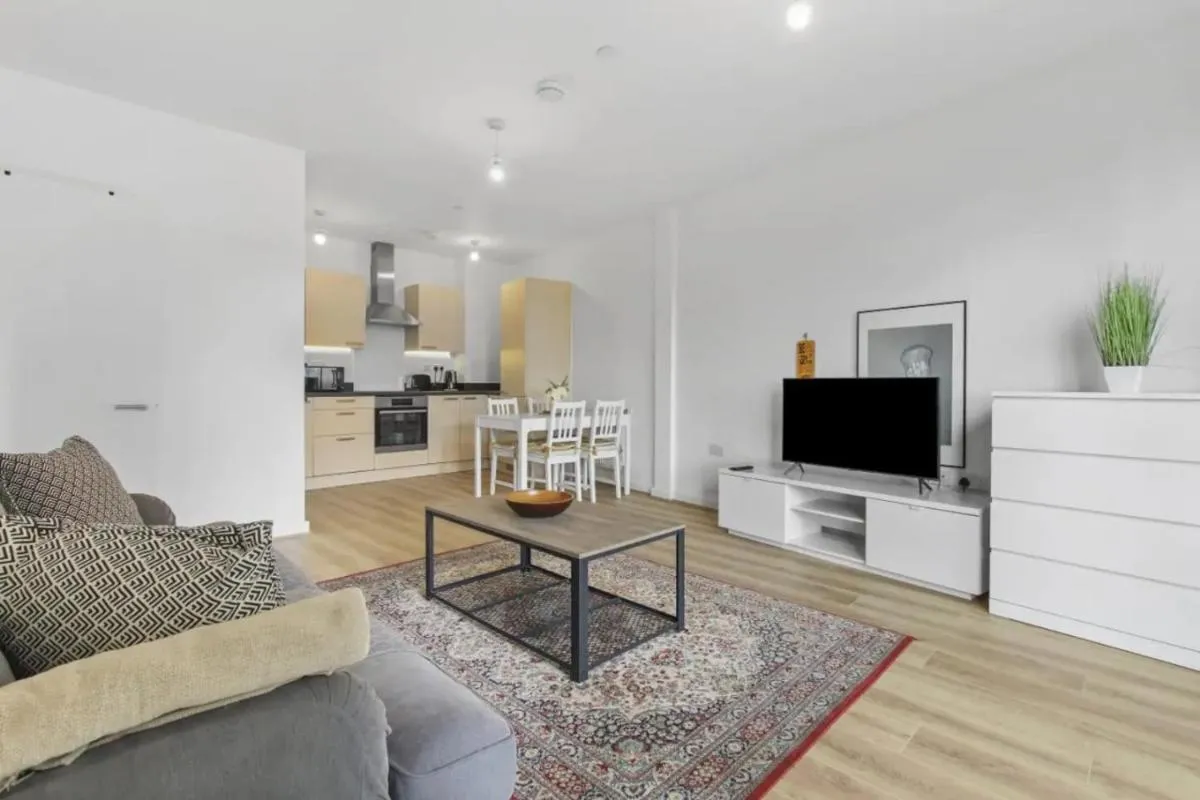 Image 4 of Centrally Located – Modern – 2Bed – 2Bath Apartment