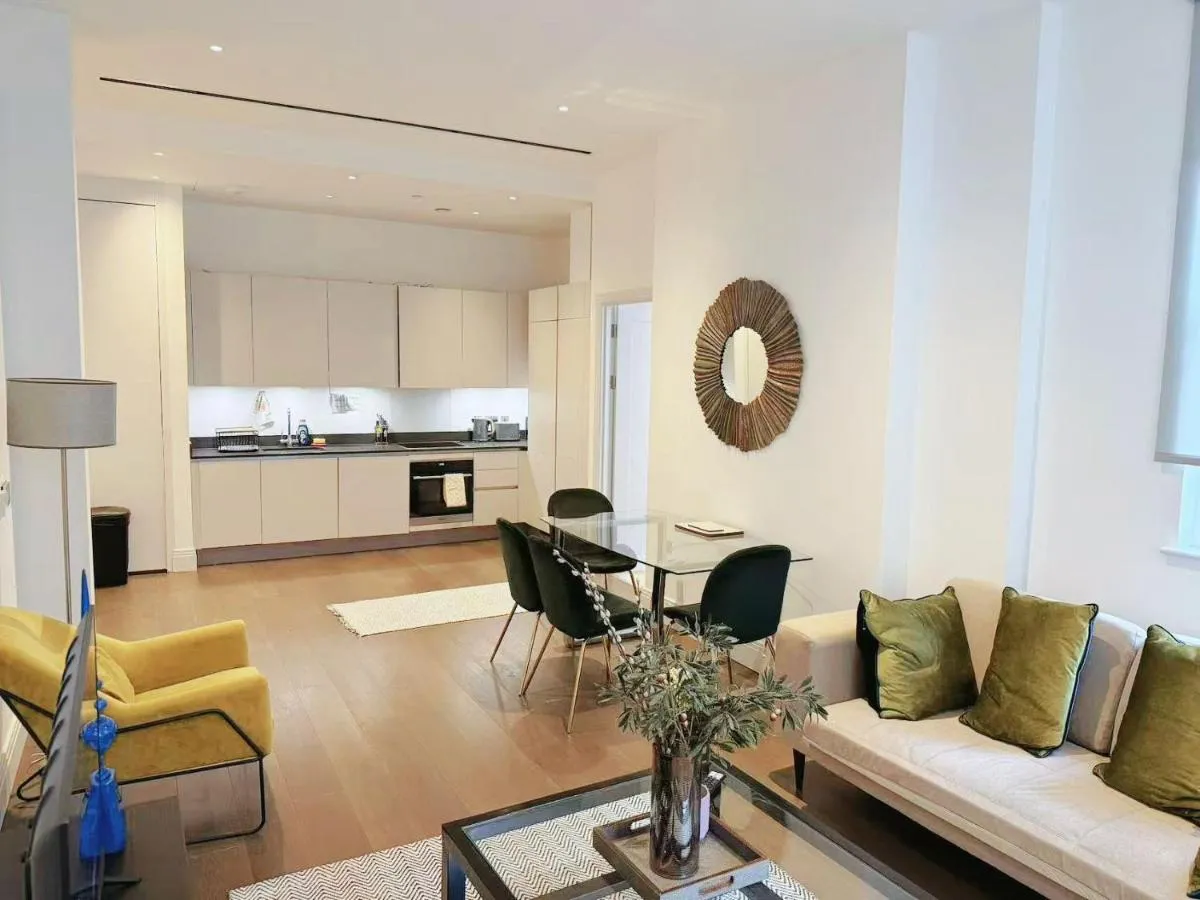 Image 4 of Chancery Lane luxurious 2 Bed 2 Bath Apartment