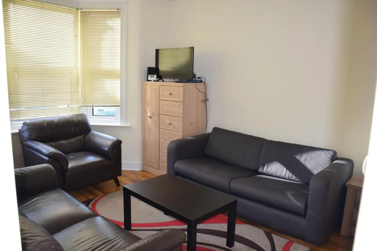 Image 4 of Chandos – 4 Bedroom House – 20 Mins to Centre