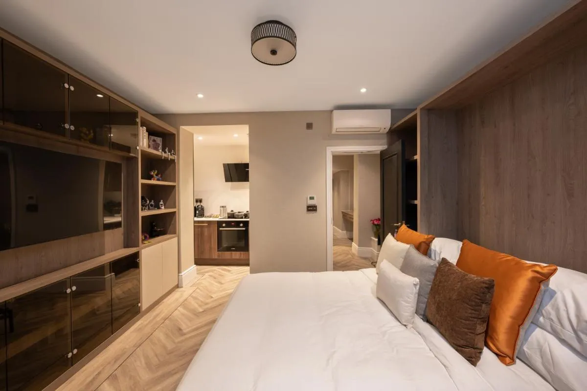 Image 4 of Charles of Mayfair