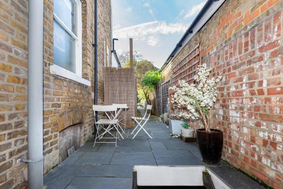 Image 4 of Charming 1BD Flat with Garden Wimbledon Village