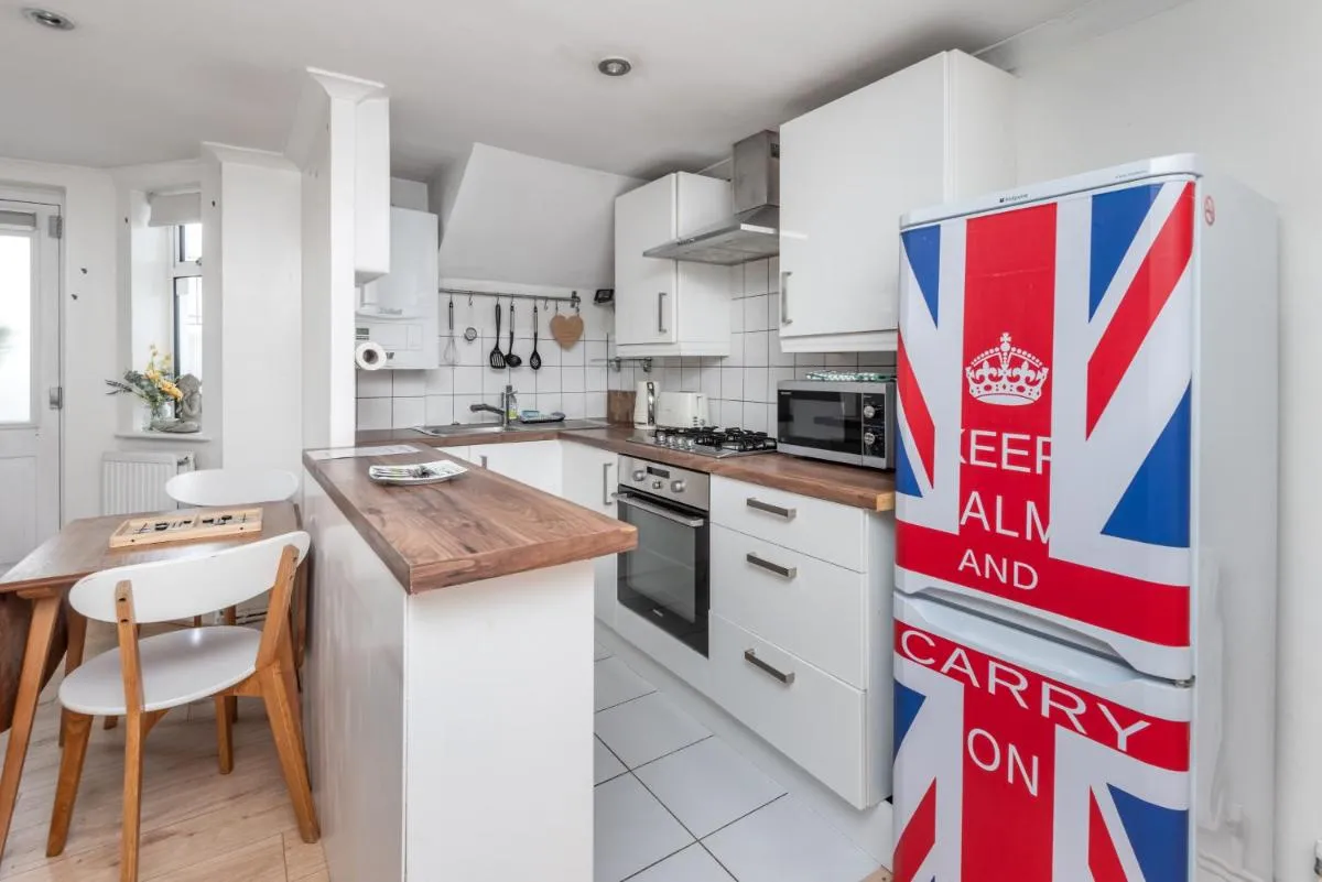 Image 3 of Charming 1BD Flat with Garden Wimbledon Village