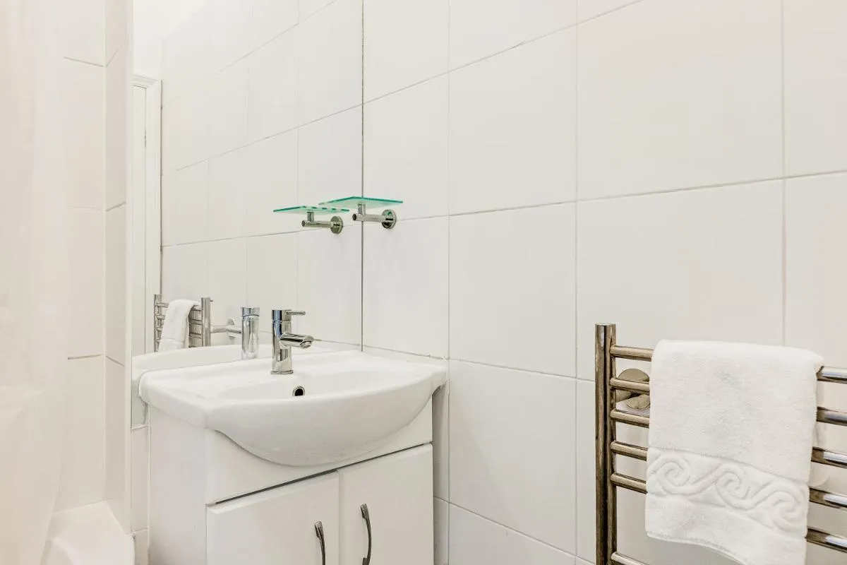 Image 4 of Charming 1BR flat in Notting Hill, 7 minutes tube