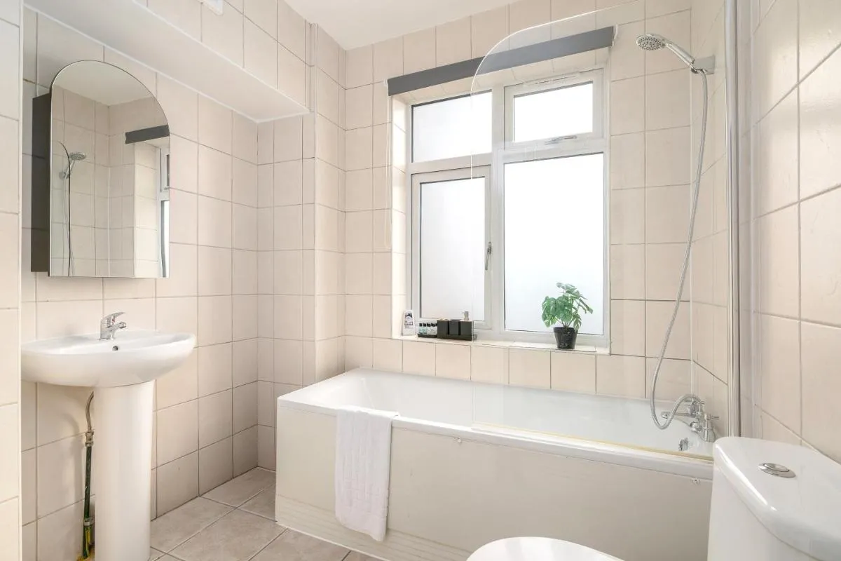 Image 3 of Charming 1 Bed Apartment Brick Lane Shoreditch E1 Suit Couples