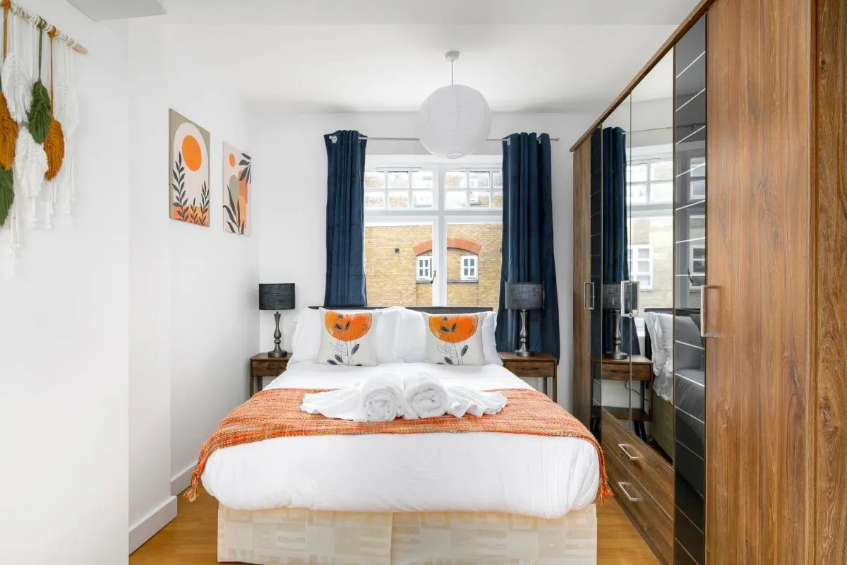 Image 2 of Charming 1 Bed Apartment Brick Lane Shoreditch E1 Suit Couples
