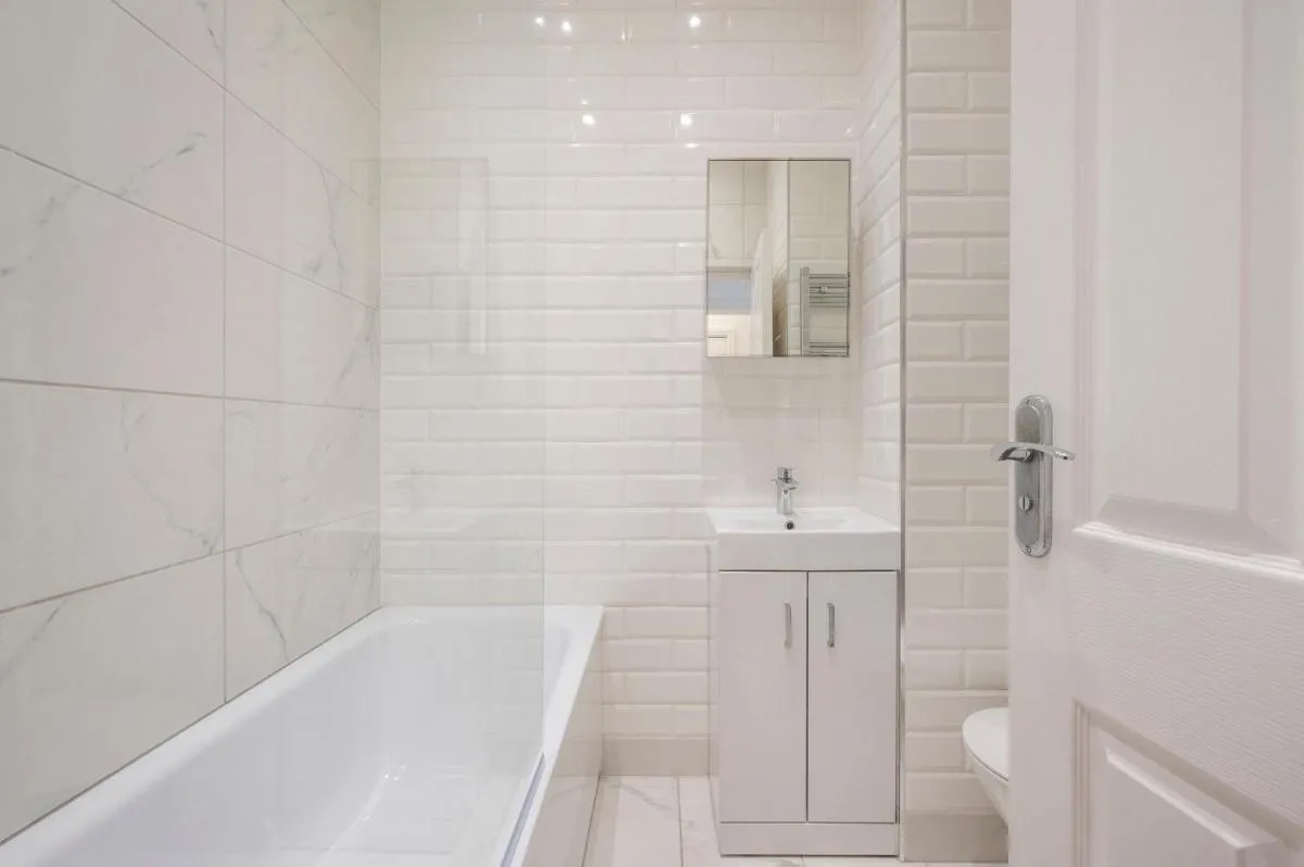 Image 3 of Charming 1 Bedroom Flat with Private Patio – West London, Kensington, Earl’s Court, Chelsea
