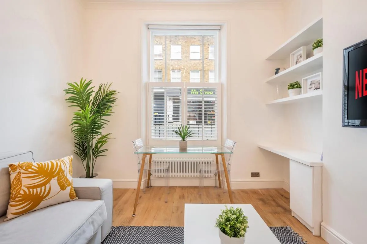 Image 5 of Charming 1 Bedroom Flat with Private Patio – West London, Kensington, Earl’s Court, Chelsea
