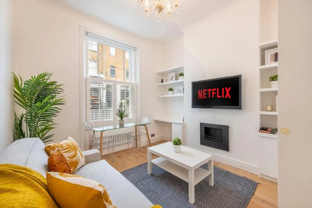 Charming 1 Bedroom Flat with Private Patio – West London, Kensington, Earl’s Court, Chelsea