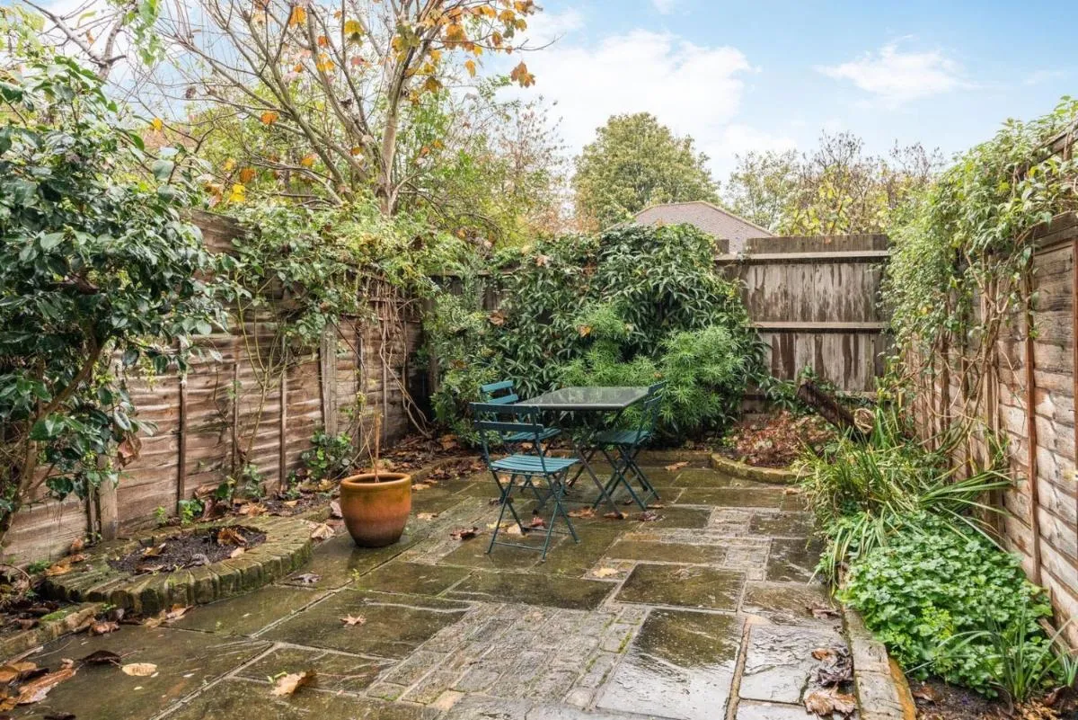 Image 5 of Charming 2BD House with Garden in Hammersmith