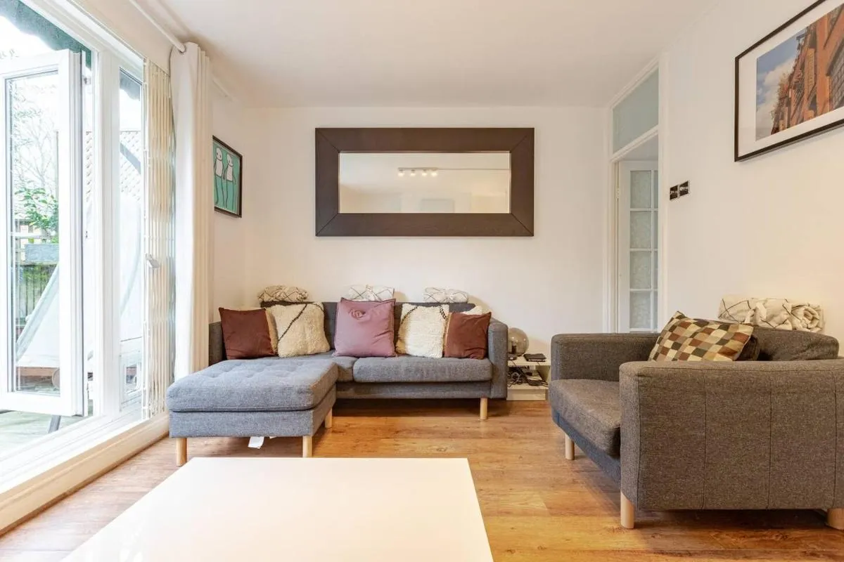 Image 3 of Charming 2-Bed Garden Flat
