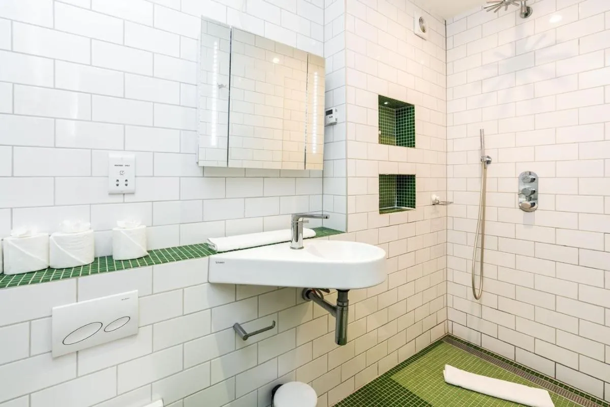 Image 3 of Charming 2 Bedroom Apartment in Kentish Town