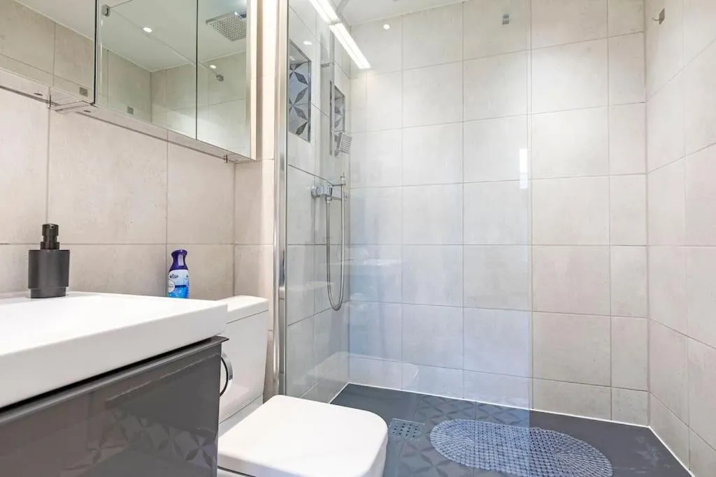 Image 3 of Charming 2 Bedroom Flat in Kensington