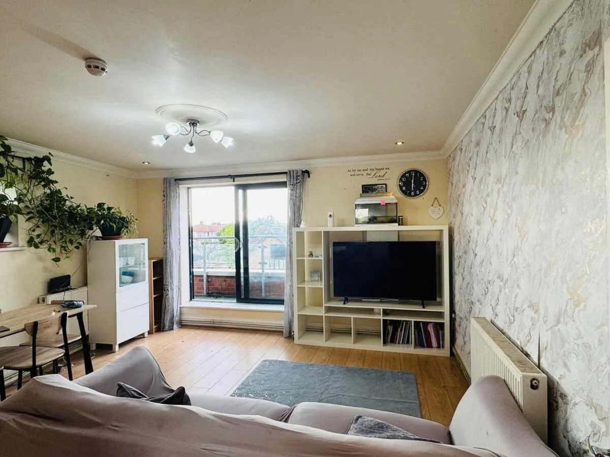 Image 3 of Charming 2 Bedroom Flat with Urban Views
