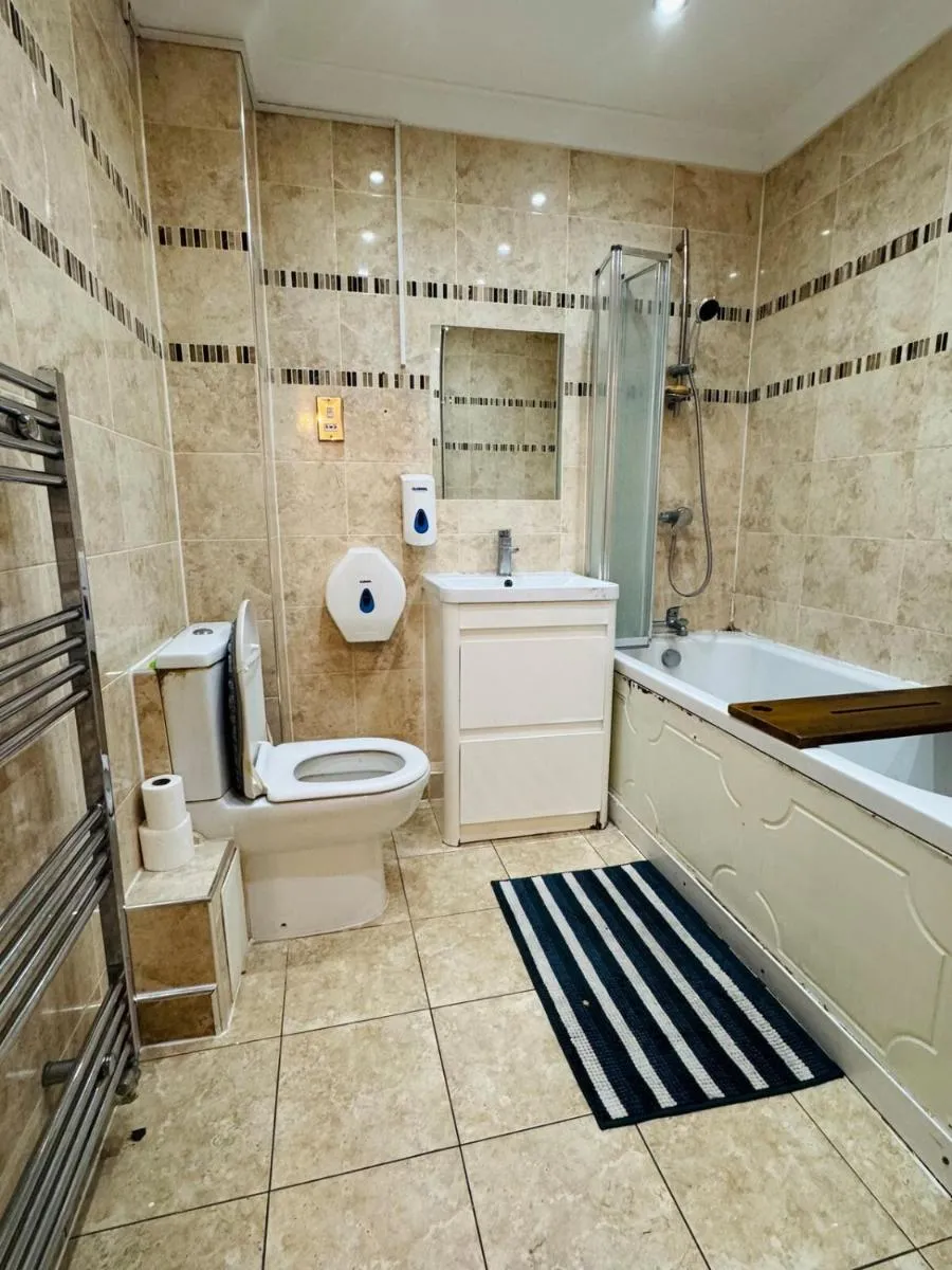 Image 5 of Charming 2 Bedroom Flat with Urban Views