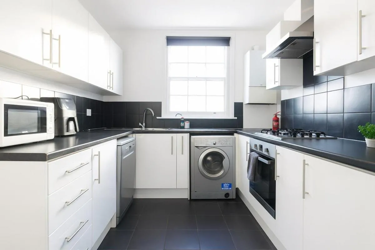 Image 4 of Charming 2 Bedroom Maisonette in the heart of Camden