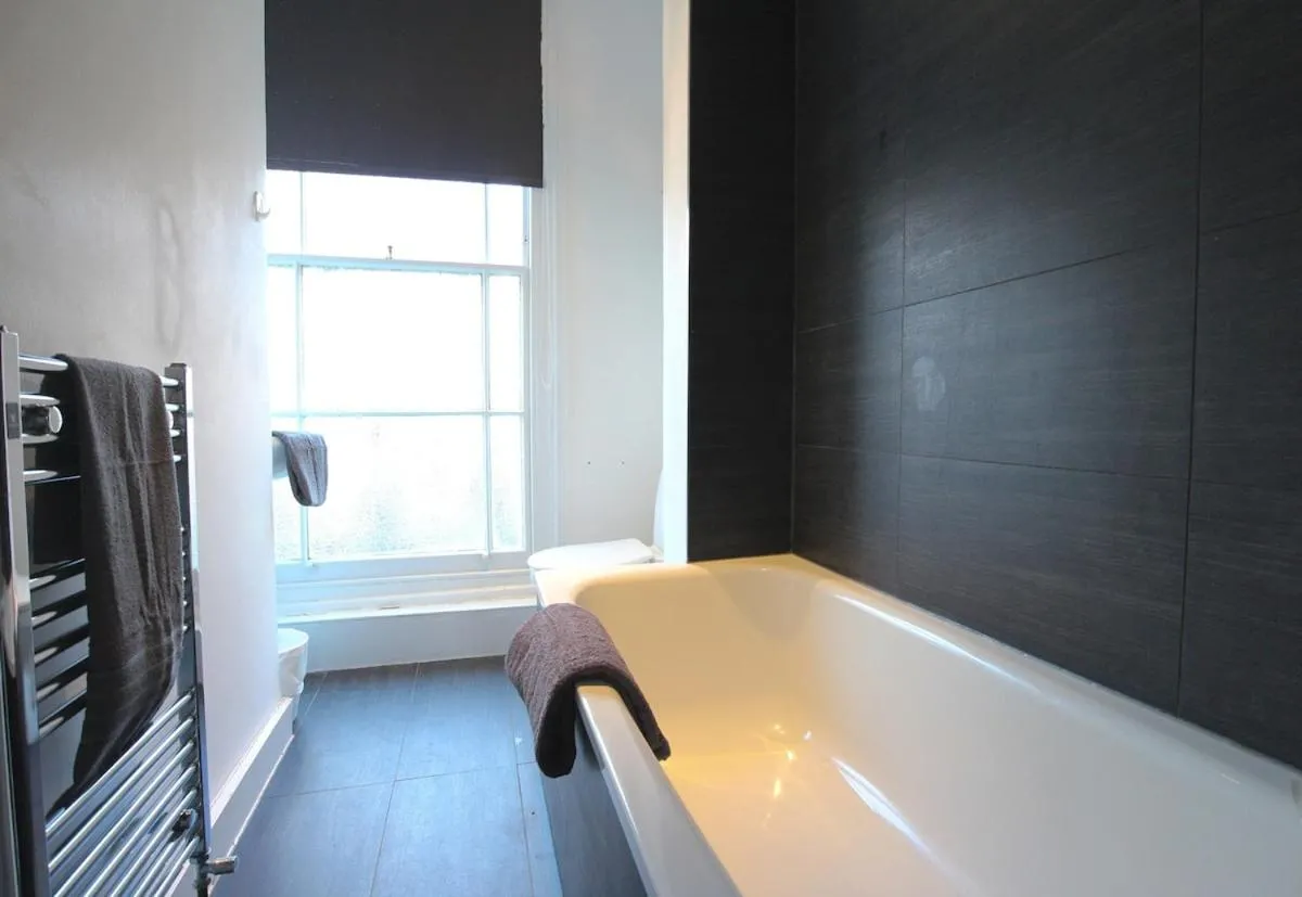Image 3 of Charming 2 Bedroom Maisonette in the heart of Camden