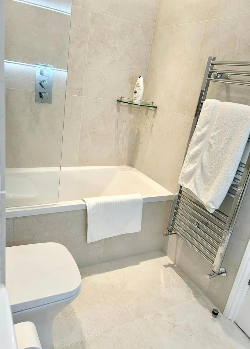 Image 3 of Charming 2 Beds in Chelsea By Earl’s Court Station