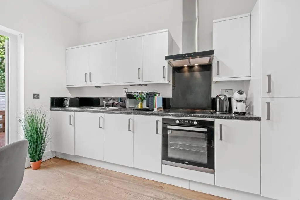 Image 4 of Charming 2 bed apartment Free WiFi close to Camden
