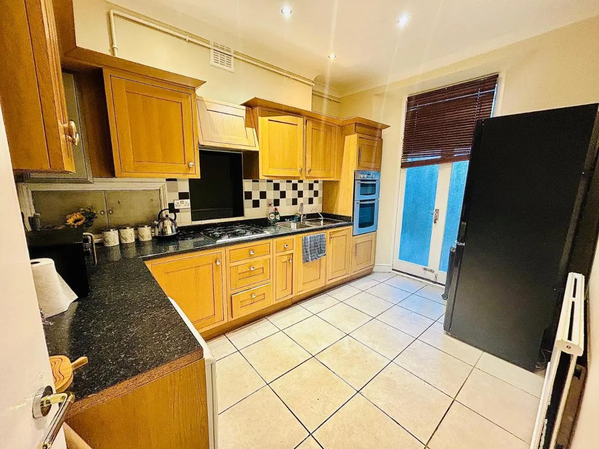Image 3 of Charming 2 bedroom central London family home