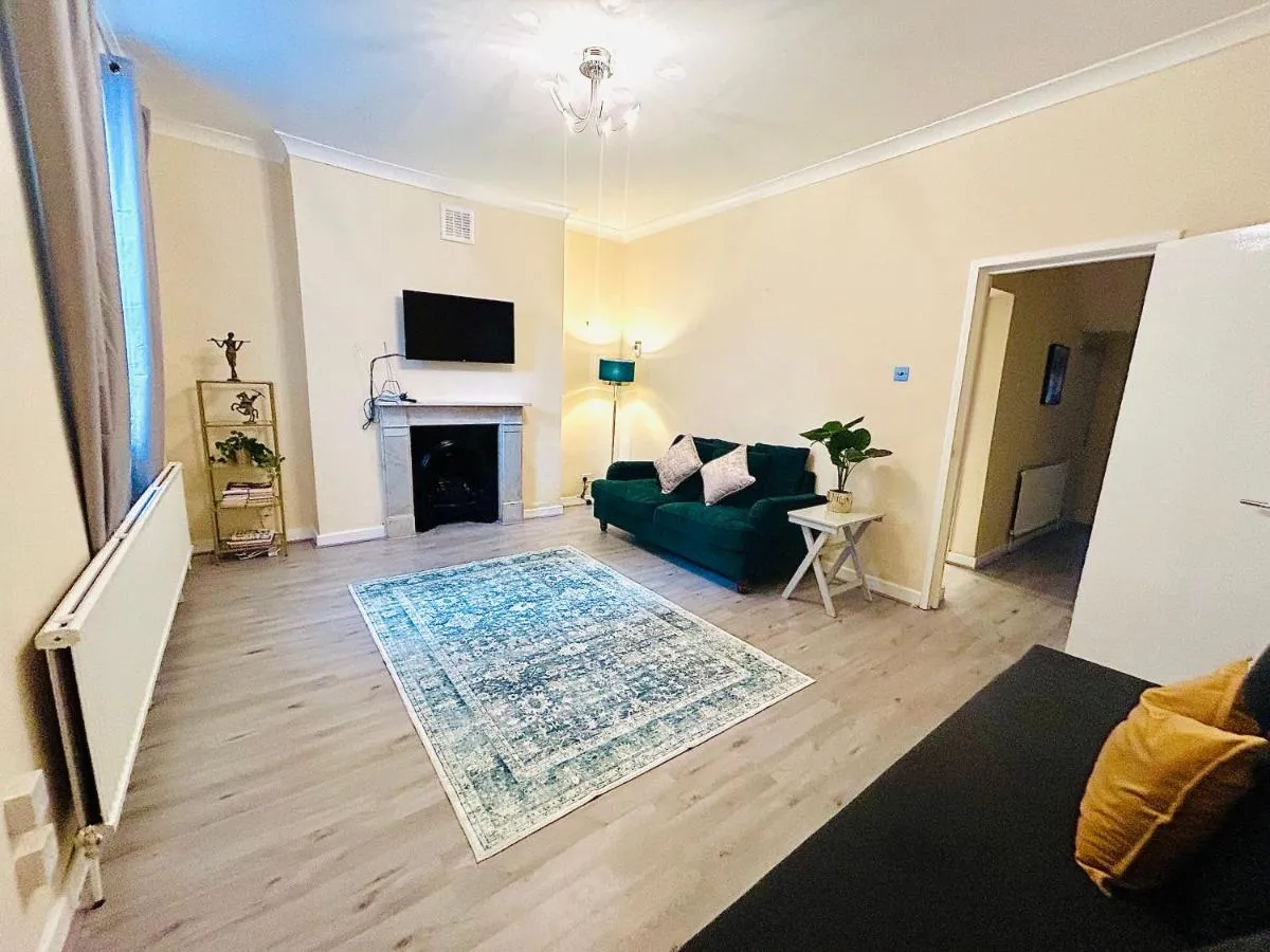 Image 5 of Charming 2 bedroom central London family home