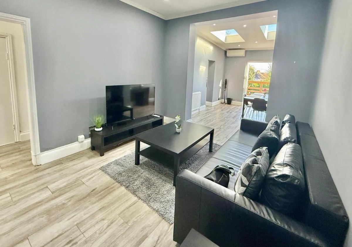 Image 5 of Charming 2 bedroom with a huge Garden