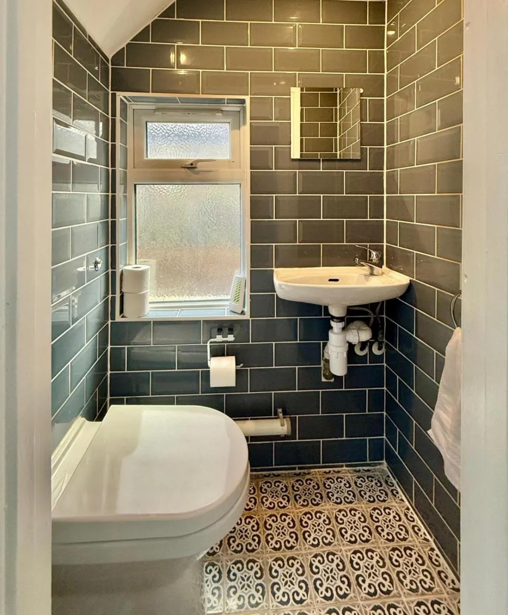 Image 4 of Charming 2 bedroom with a huge Garden