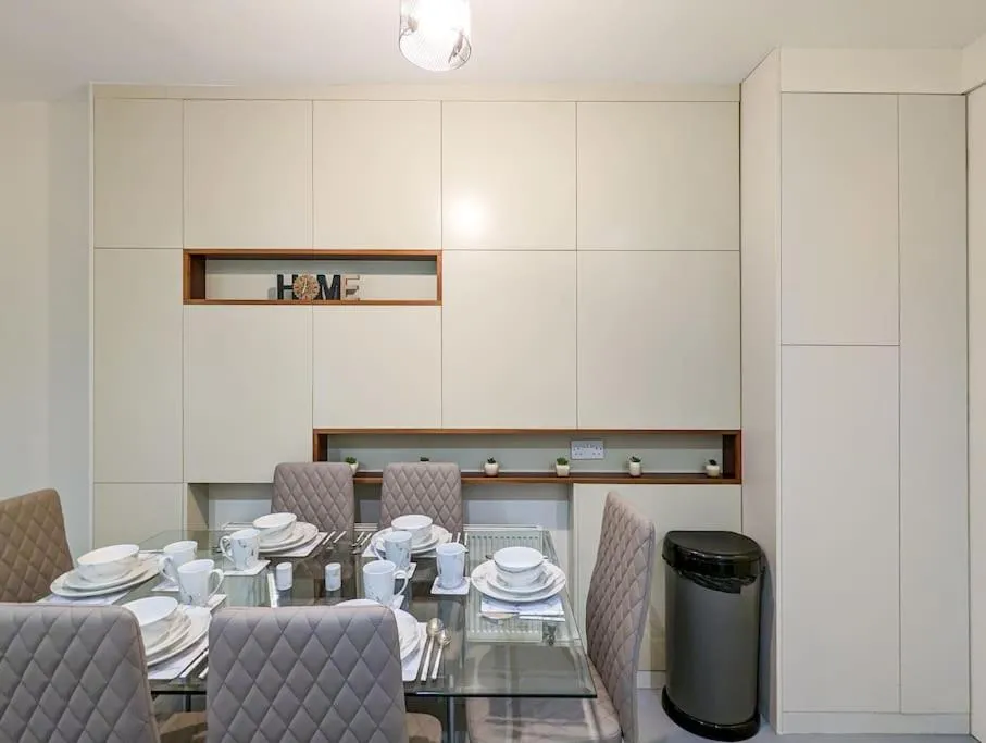 Image 5 of Charming 3BR in Trendy Tottenham Neighborhood