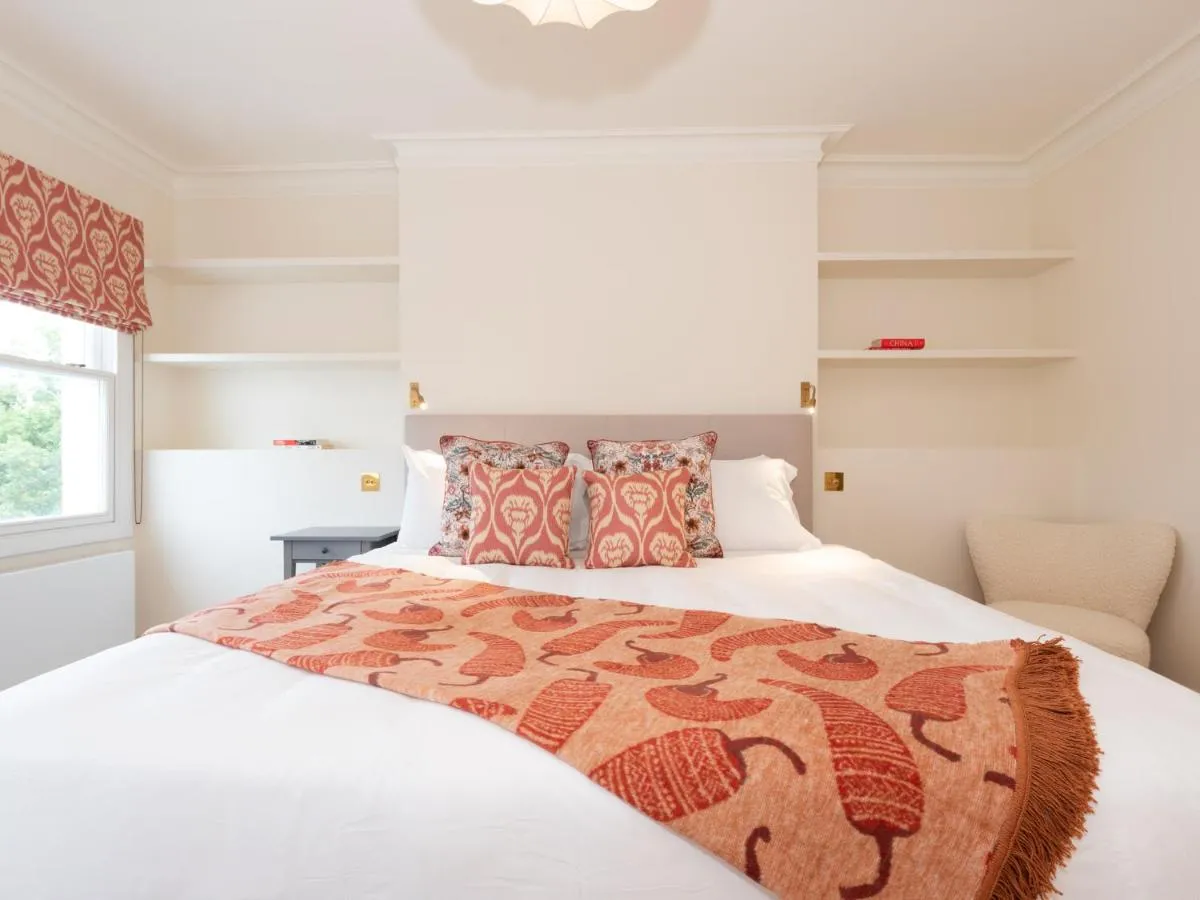 Image 3 of Charming 3-Bedroom Flat in Iconic Notting Hill – Pass the Keys