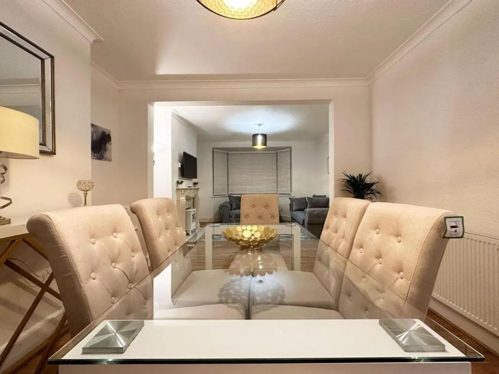 Image 1 of Charming 3-bedroom family home