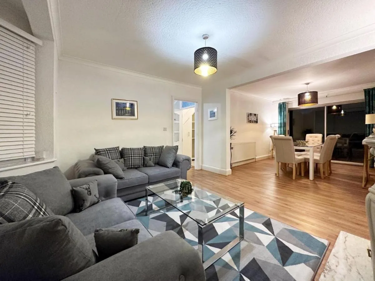 Image 5 of Charming 3-bedroom family home