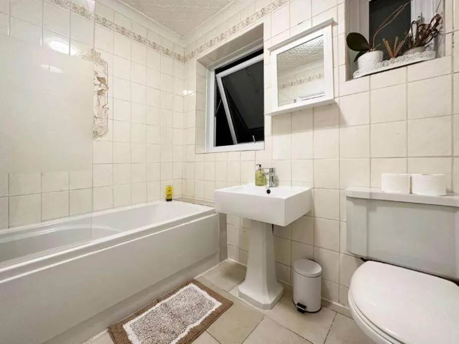 Image 3 of Charming 3-bedroom family home