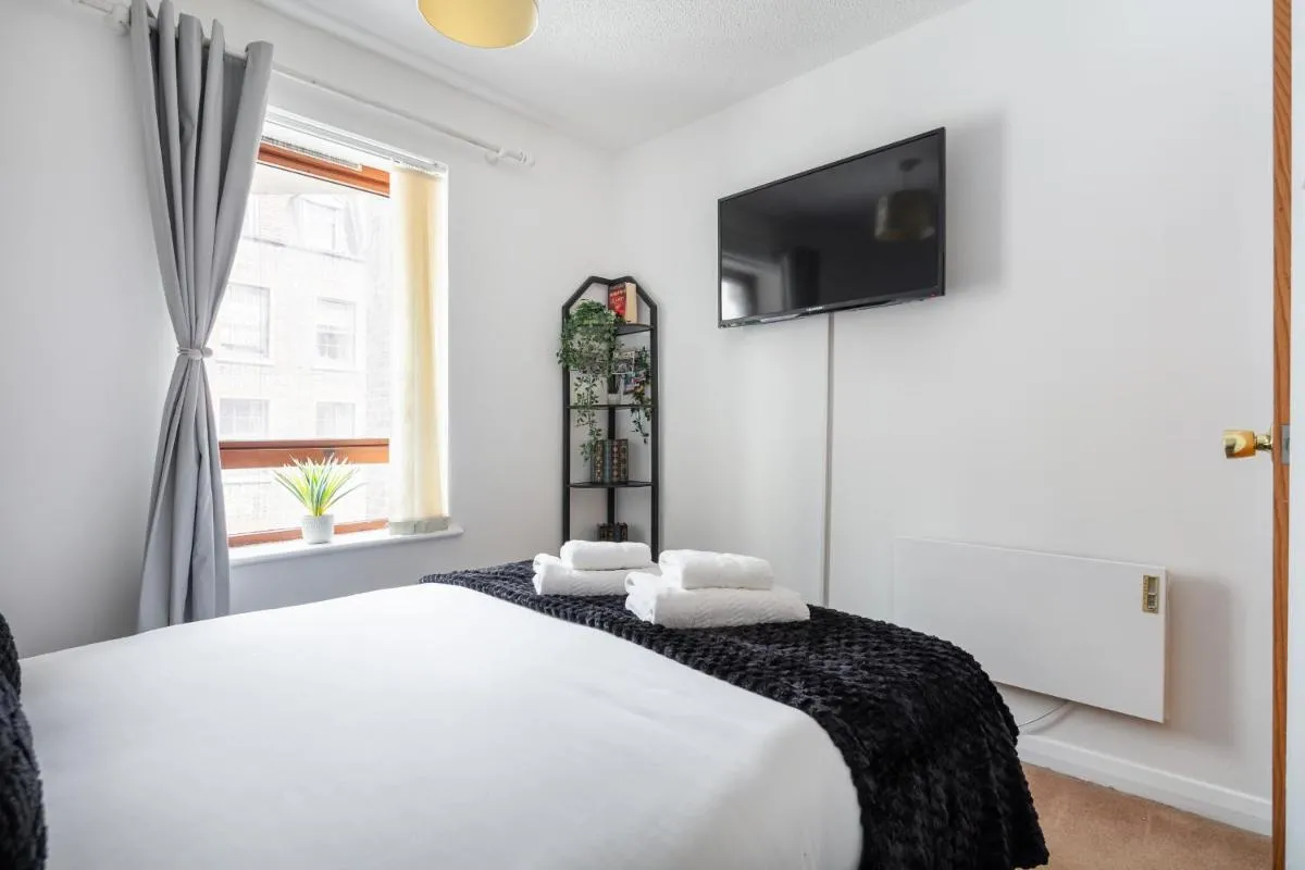 Image 5 of Charming Apt Trafalgar Square