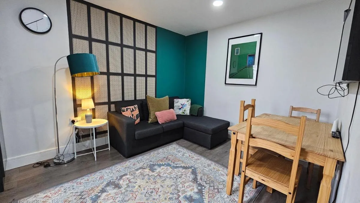 Image 5 of Charming Chalk Farm Properties