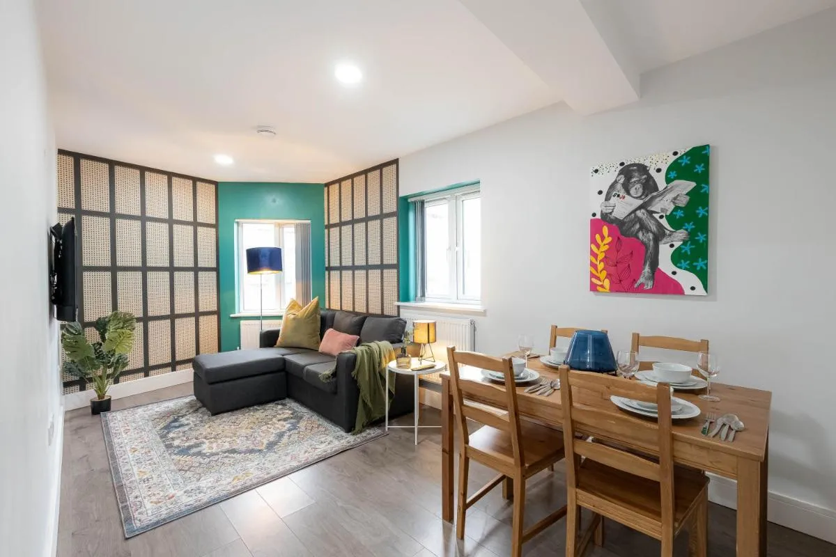 Image 4 of Charming Chalk Farm Properties