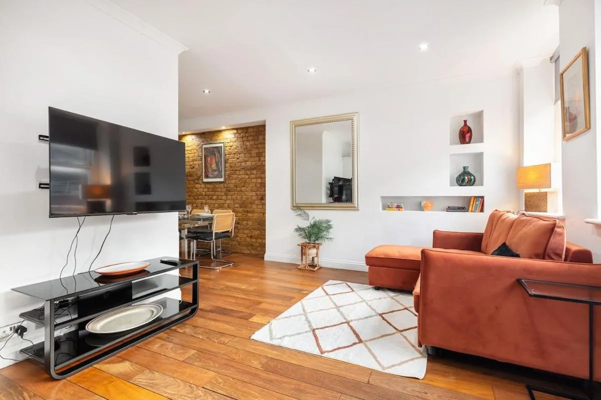 Image 5 of Charming Covent Garden, Air-Con Sleeps 6