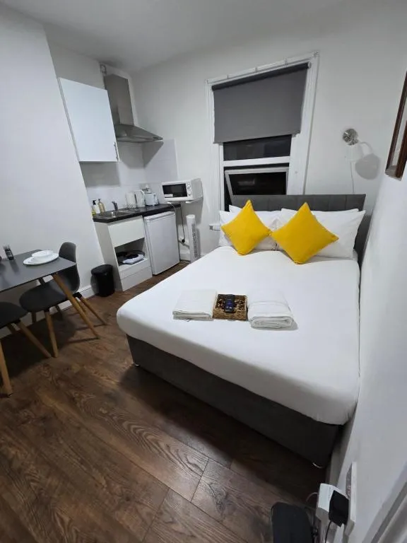 Image 1 of Charming Flat in Ealing