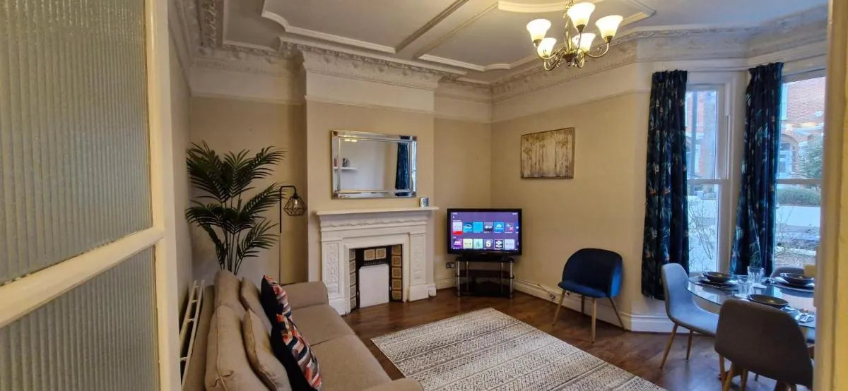 Image 5 of Charming Flat in Wimbledon