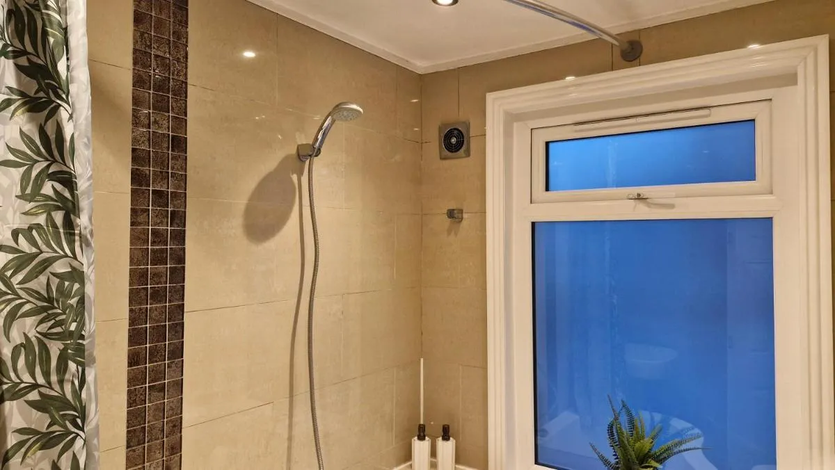 Image 3 of Charming Flat in Wimbledon
