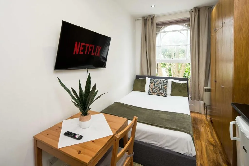 Image 1 of Charming Fully Equipped Studio