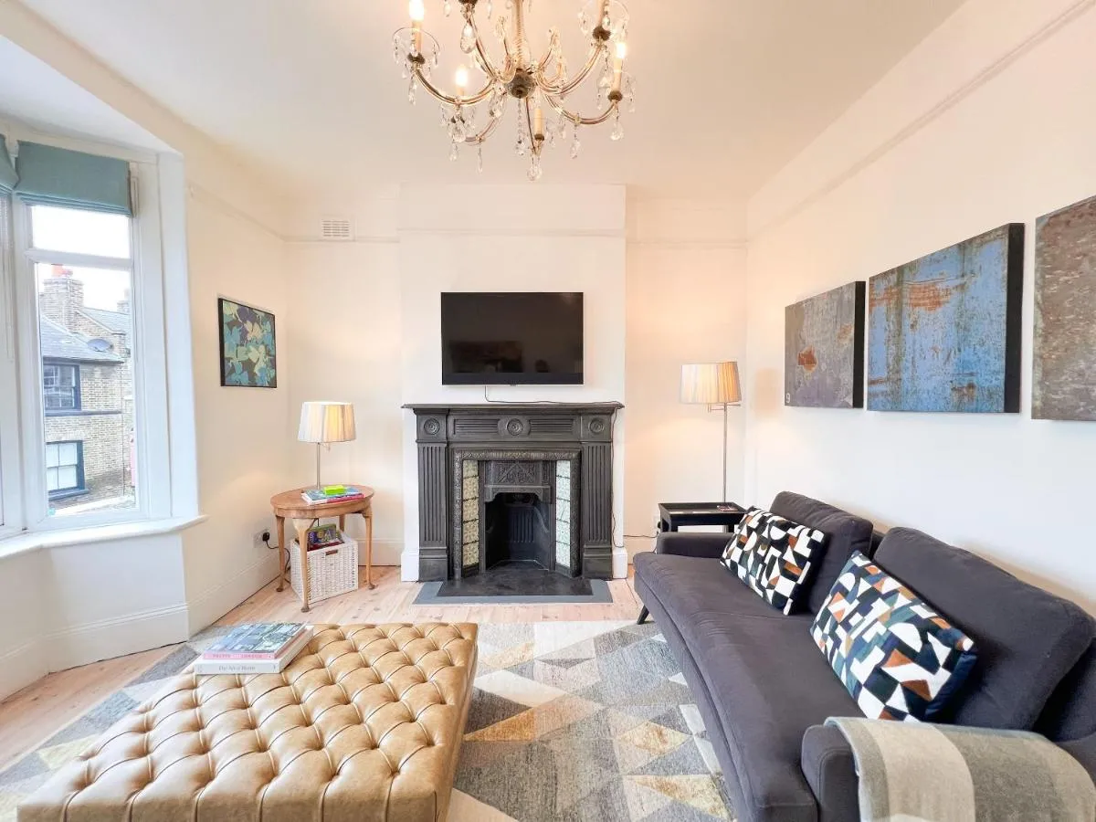 Image 5 of Charming Historic 3BR Home – Steps to Greenwich Park – Cutty Sark & Royal Observatory